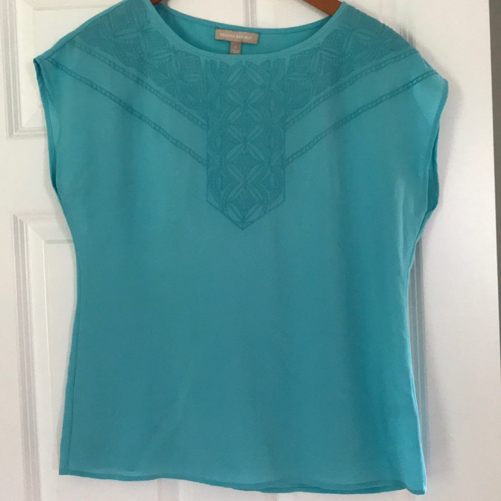 Banana Republic short sleeve embroidered top